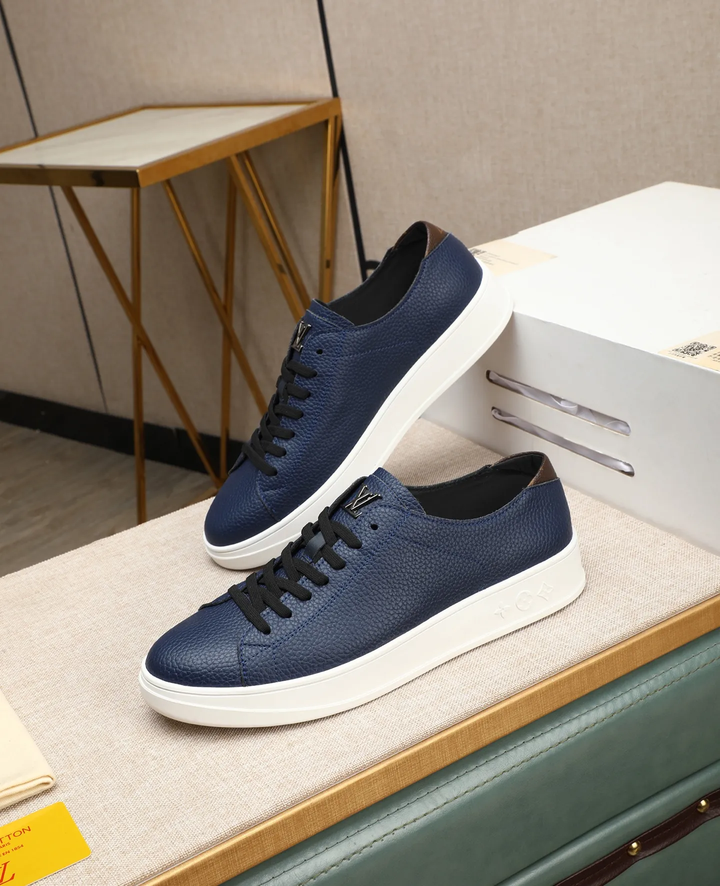 Men's shoes 💰440 📛📛【LOUIS VUITTON】Louis Vuitton official website synchronized new products 👟Milan fashion catwalk style 🇰🇾🇰🇾LV family logo, celebrity style, a must-have for fashionistas ⚠️First-layer calfskin ➕Genuine leather lining ➕Official website original version special outsole 👞Number 38-44